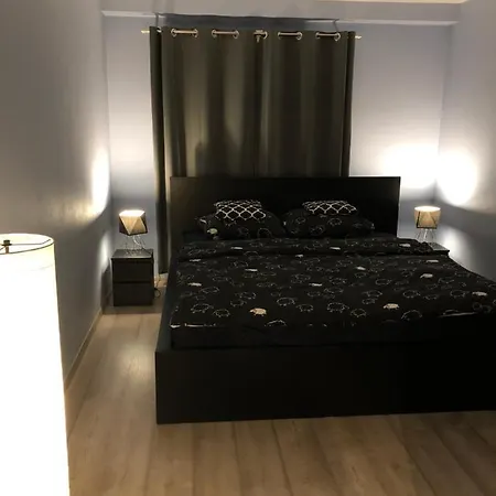 Apartment Testo